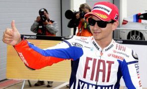 jorge_lorenzo_saluta_296